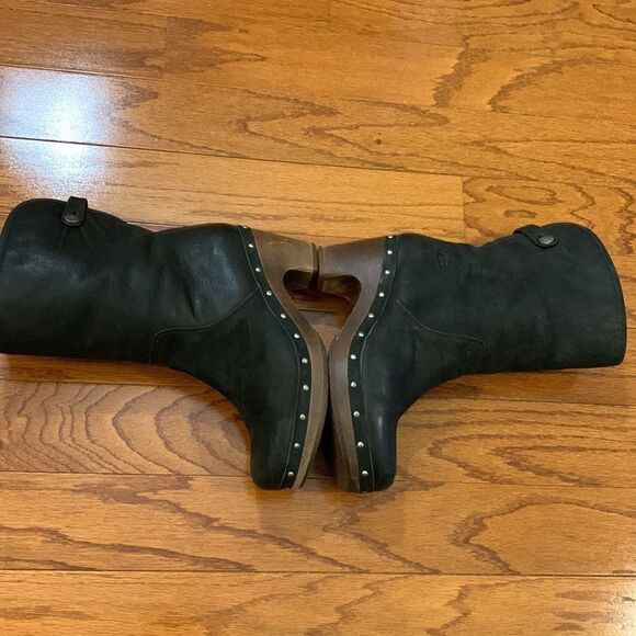UGG Size 6 Lynnea black suede shearling lined clog boots - Picture 3 of 14